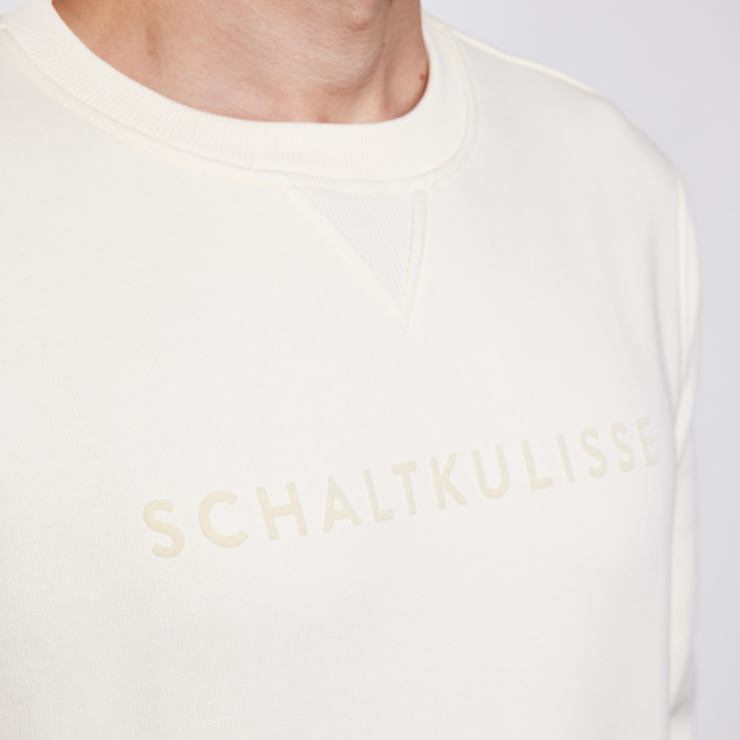 schaltkulisse-sweater-creme-4-min.jpg
