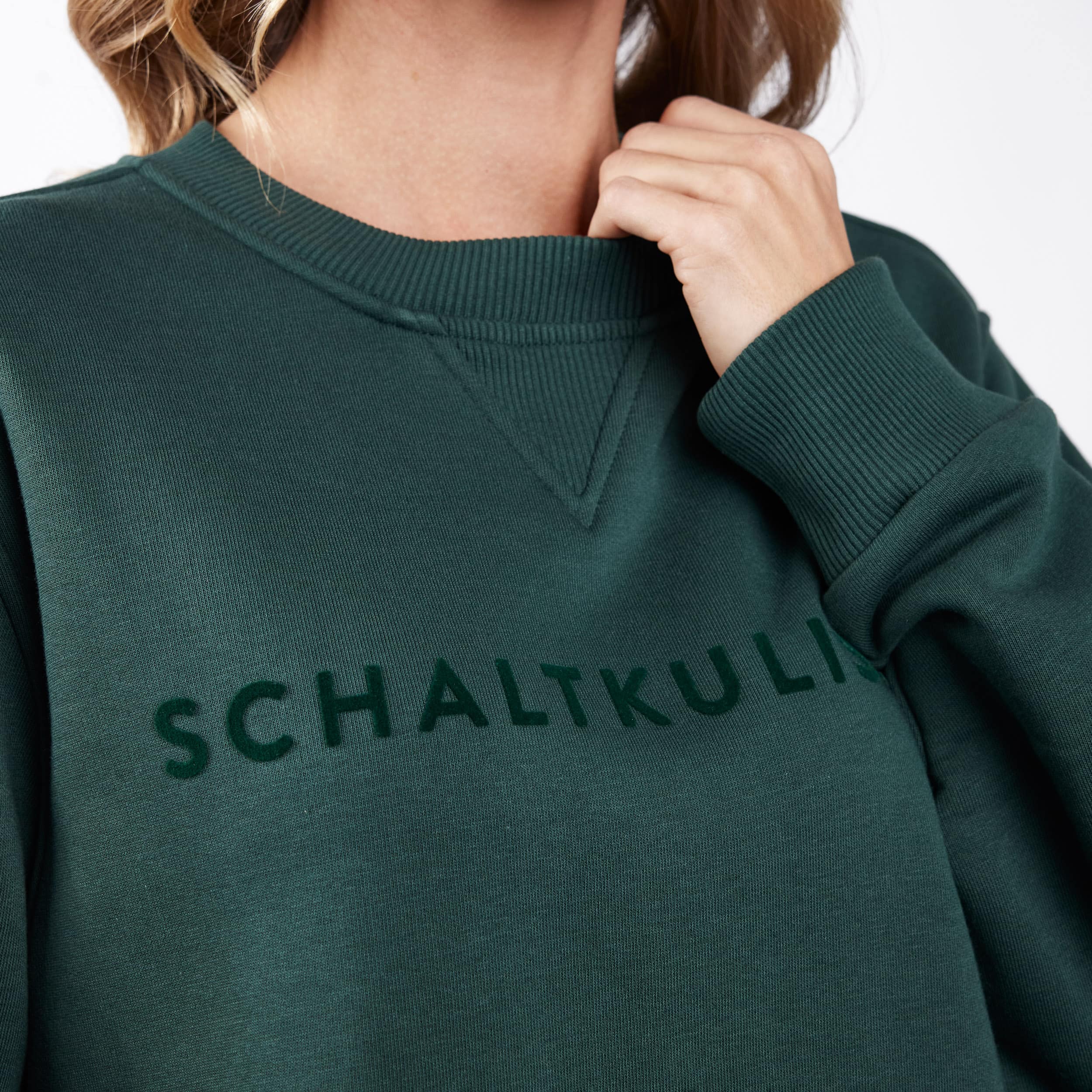 schaltkulisse-sweater-gruen-2-min.jpg