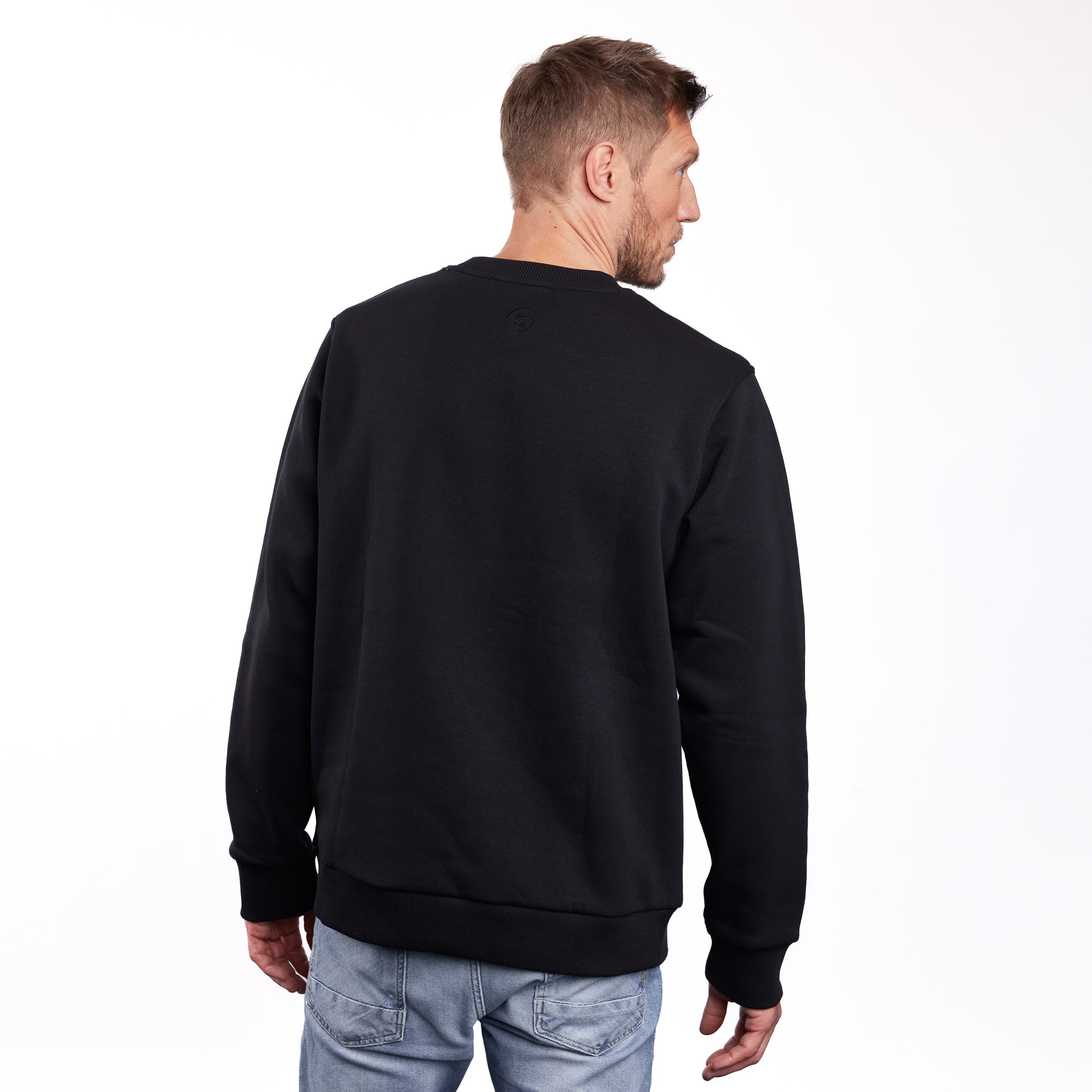 schaltkulisse-sweater-schwarz-4-min.jpg